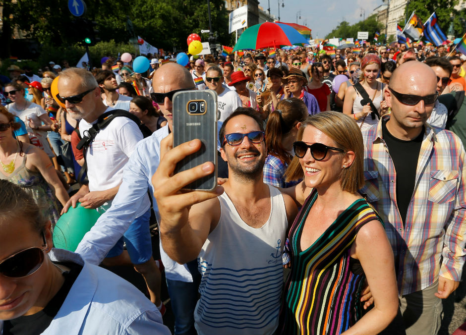 2016-07-02T170759Z_32976214_S1AETNHJITAB_RTRMADP_3_HUNGARY-LGBT