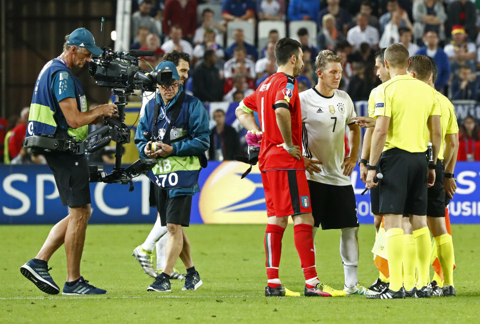 2016-07-02T213753Z_110497073_MT1ACI14467518_RTRMADP_3_SOCCER-EURO-GER-ITA