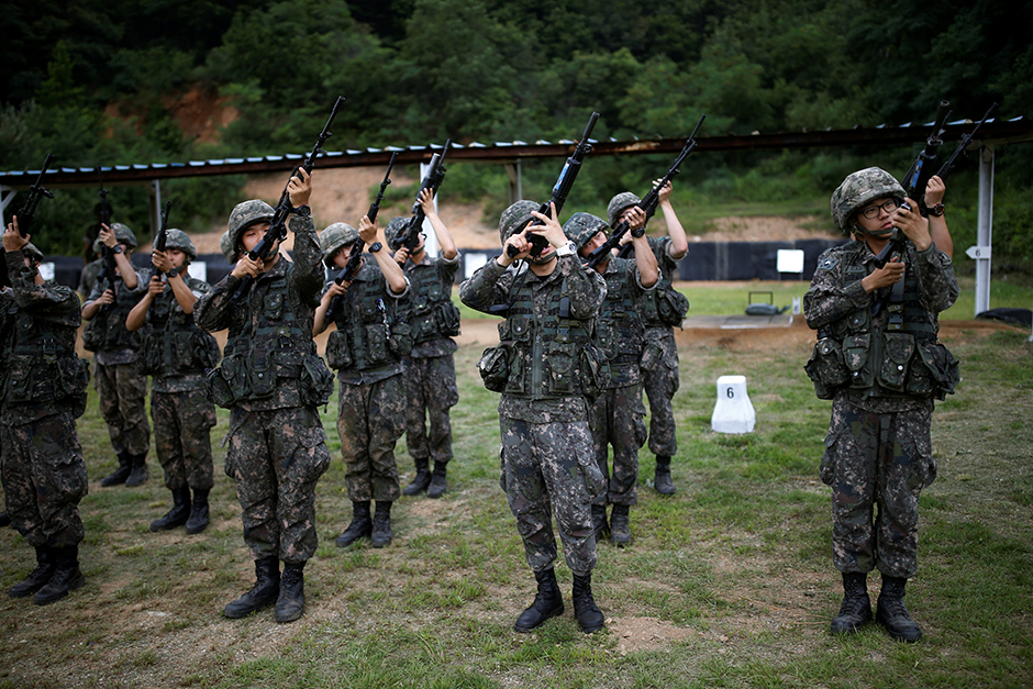 2016-07-14T090633Z_1649122244_S1AETPMSIRAB_RTRMADP_3_SOUTHKOREA-SOLDIERS-BALLET