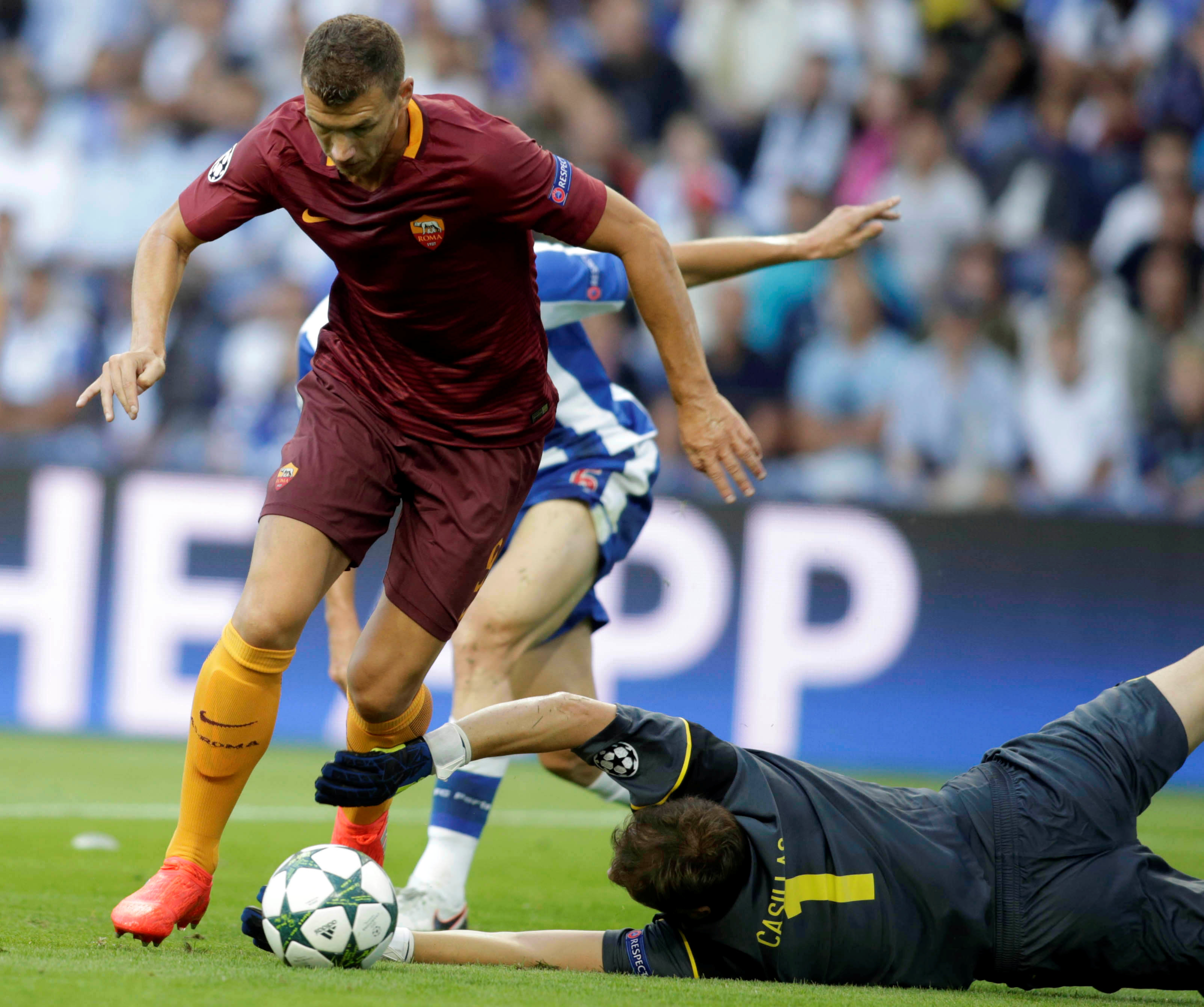 2016-08-17T194434Z_403234704_S1AETWAANQAB_RTRMADP_3_SOCCER-CHAMPIONS-POR-ROM