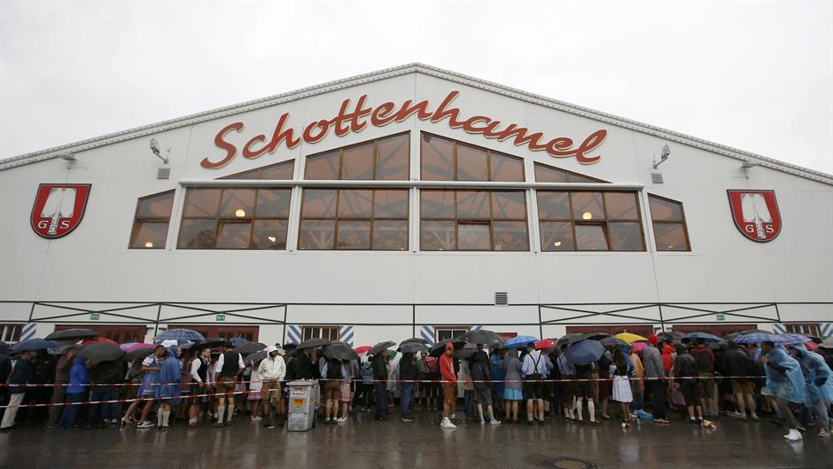 2016-09-17T083054Z_1240567166_LR1EC9H0NN8TG_RTRMADP_3_GERMANY-OKTOBERFEST-OPENING