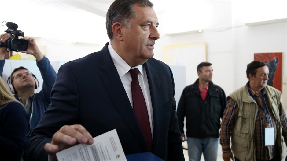 2016-09-25T082537Z_491030653_S1BEUDHKWVAA_RTRMADP_3_BOSNIA-SERBS-REFERENDUM