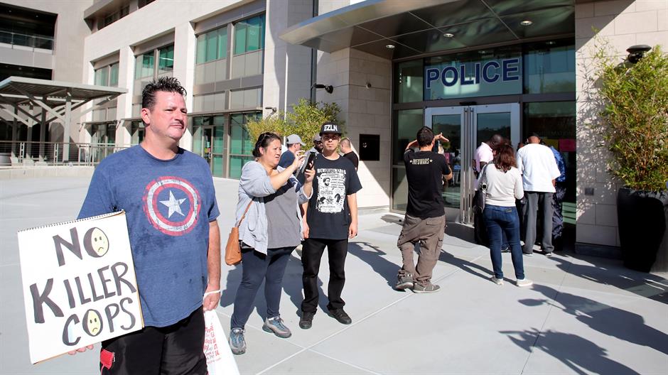 2016-09-28T181157Z_1588149809_S1BEUDYEJDAA_RTRMADP_3_USA-POLICE-ELCAJON