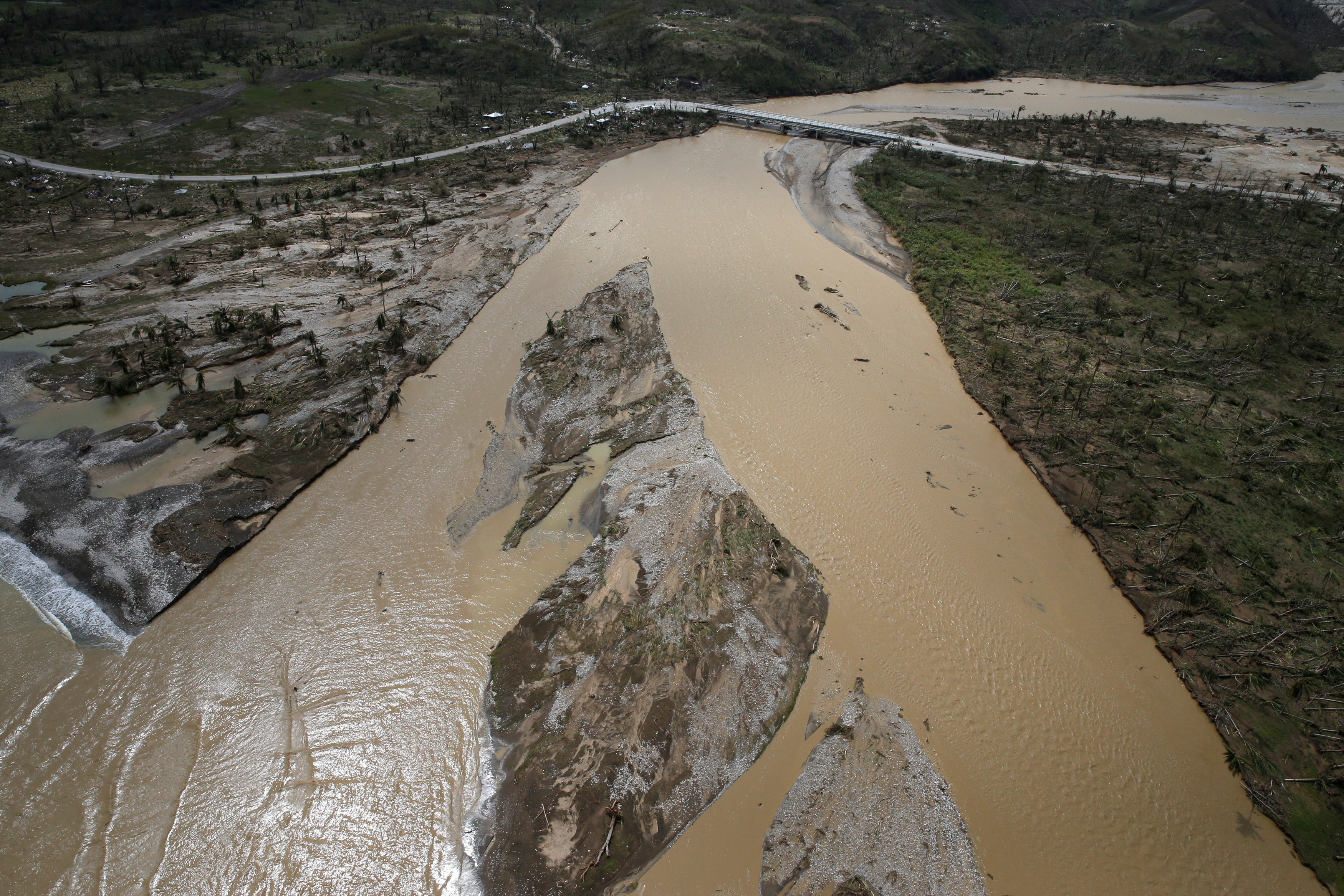 2016-10-06T225904Z_491327414_S1AEUFMMIIAA_RTRMADP_3_STORM-MATTHEW