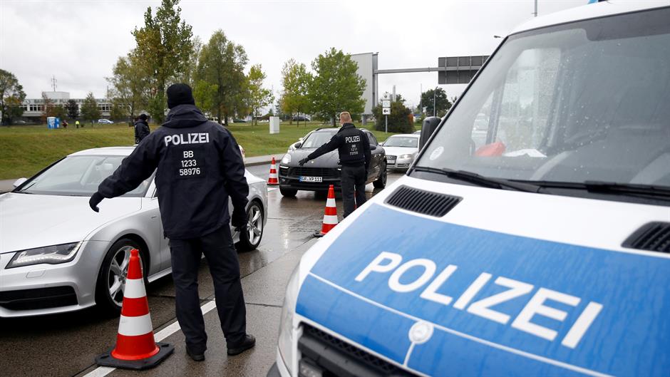 2016-10-09T094608Z_2104434719_S1BEUFYNJSAA_RTRMADP_3_GERMANY-BOMB