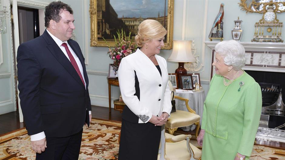 2016-10-11T130242Z_1127505526_LR1ECAB10874X_RTRMADP_3_BRITAIN-ROYALS