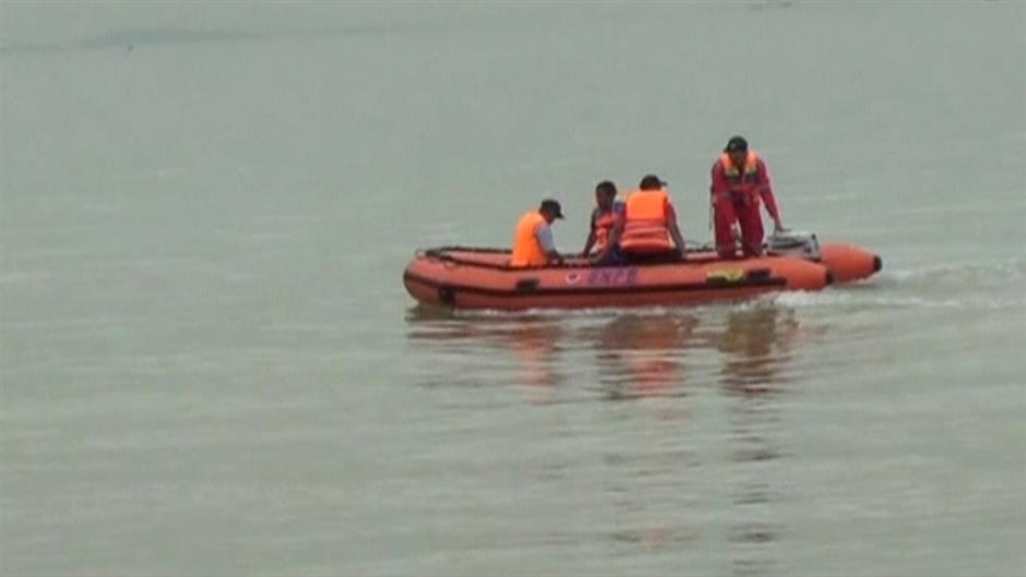 2016-11-02T110414Z_1620993331_S1BEUKMTTUAB_RTRMADP_3_INDONESIA-BOAT