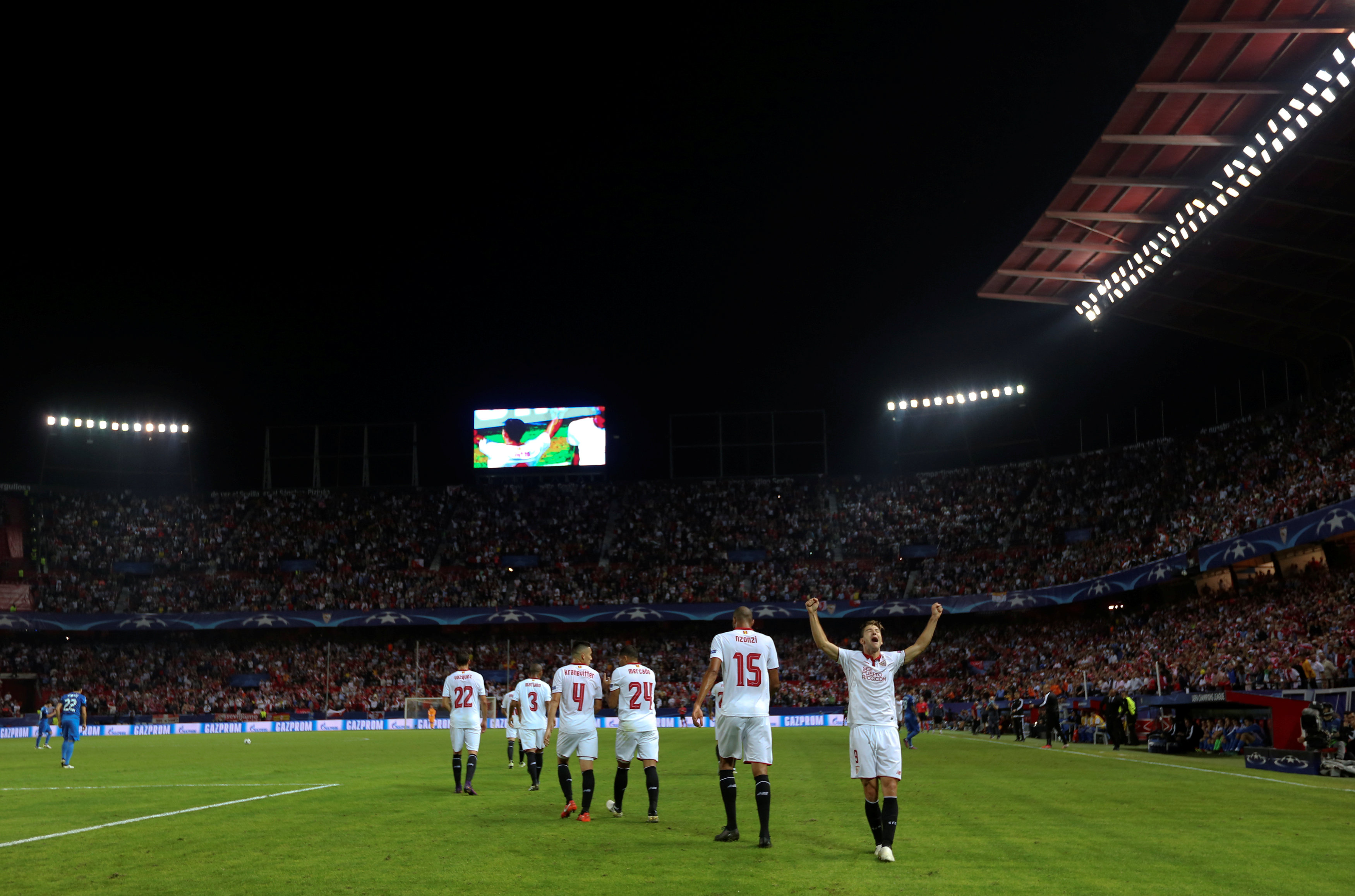 2016-11-02T205637Z_1557880415_D1BEUKOUIVAB_RTRMADP_3_SOCCER-CHAMPIONS-SEV-GDZ