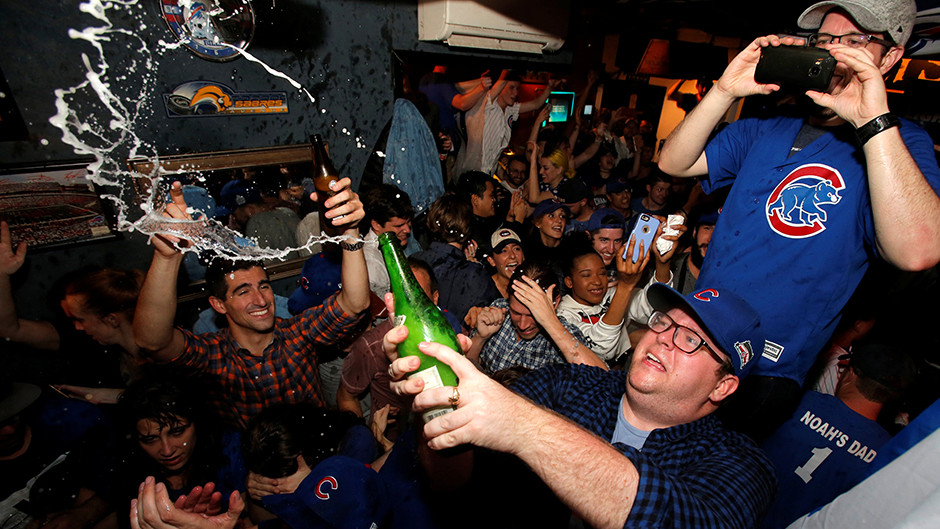 2016-11-03T060152Z_1103021085_S1BEUKQQTCAA_RTRMADP_3_BASEBALL-WORLDSERIES-REACTION