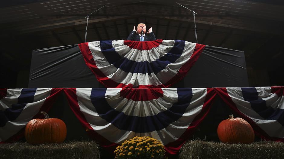 2016-11-04T013656Z_1633607876_HT1ECB404GSYR_RTRMADP_3_USA-ELECTION-TRUMP