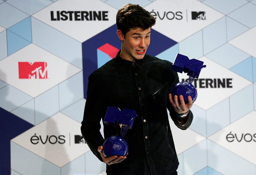 2016-11-06T221214Z_1235661596_S1AEULISHQAA_RTRMADP_3_AWARDS-MTV-EUROPE