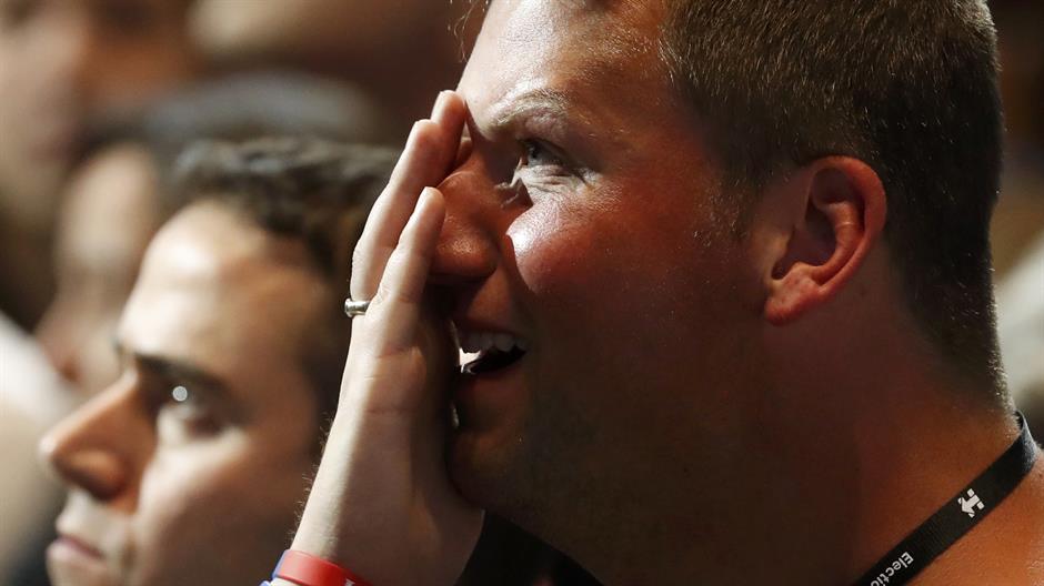 2016-11-09T054511Z_576386094_HT1ECB90FYWRR_RTRMADP_3_USA-ELECTION-CLINTON