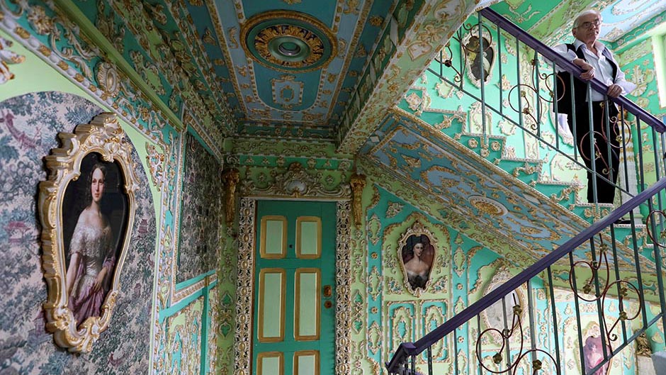 2016-11-18T143623Z_2004738177_D1BEUNODOPAB_RTRMADP_3_UKRAINE-ART  11