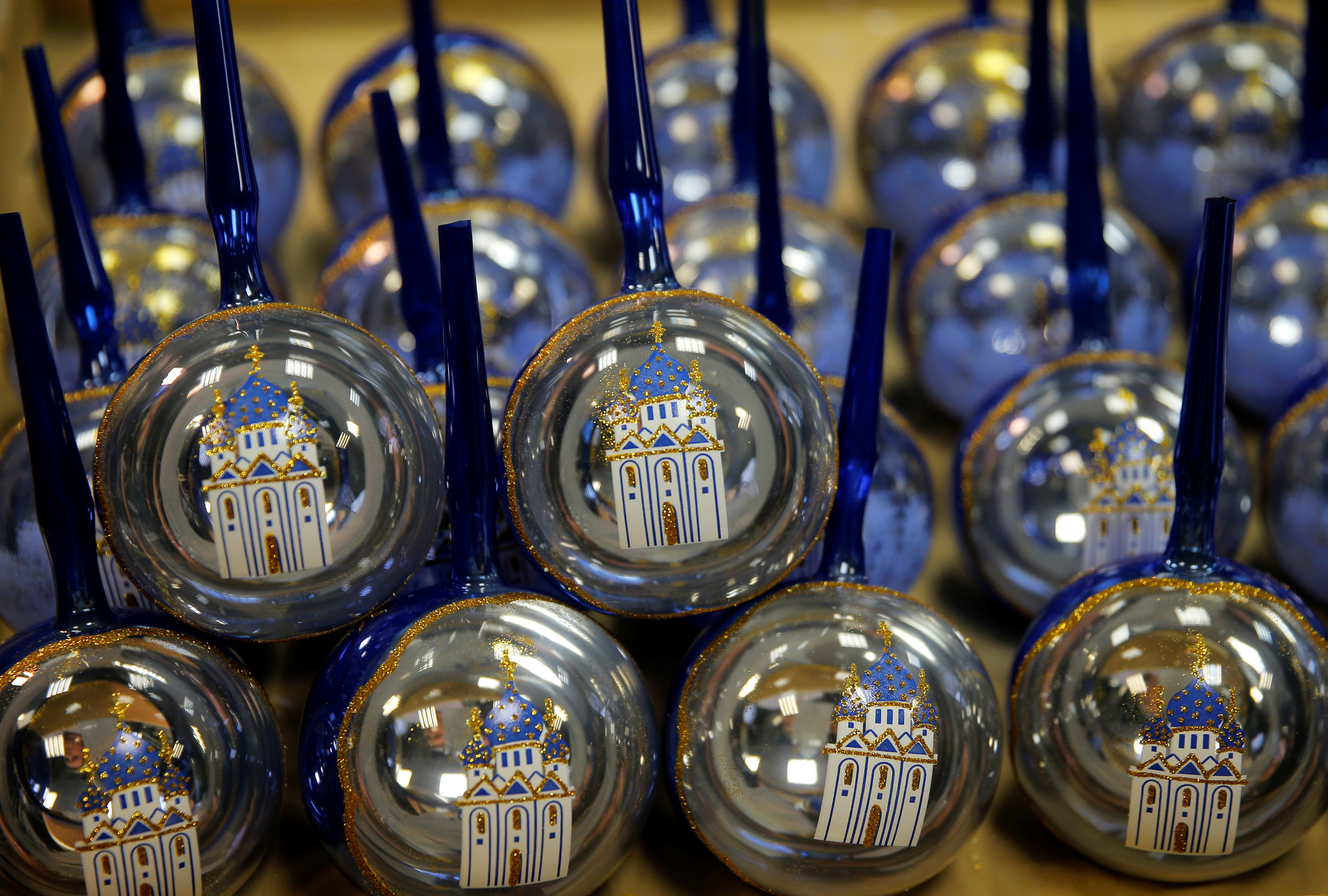 2016-11-24T210658Z_1292595236_S1AEUOSZCKAA_RTRMADP_3_CHRISTMAS-SEASON-RUSSIA-TOYS