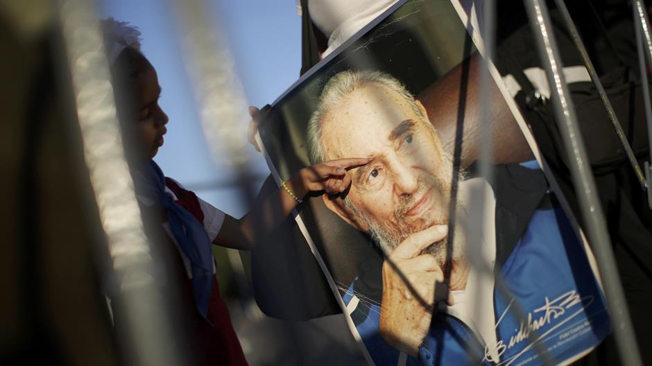 2016-11-29T133159Z_592698232_HT1ECBT11KQ75_RTRMADP_3_CUBA-CASTRO