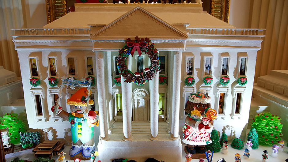 2016-11-29T164913Z_746149096_RC16240B3B20_RTRMADP_3_CHRISTMAS-SEASON-WHITEHOUSE 11