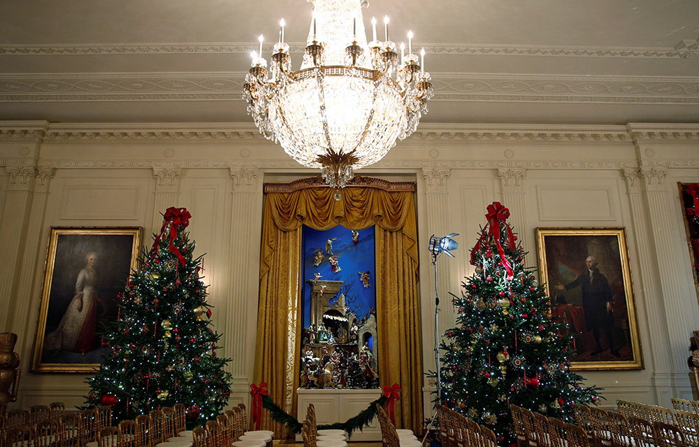 2016-11-29T165220Z_857719183_RC15B3694730_RTRMADP_3_CHRISTMAS-SEASON-WHITEHOUSE