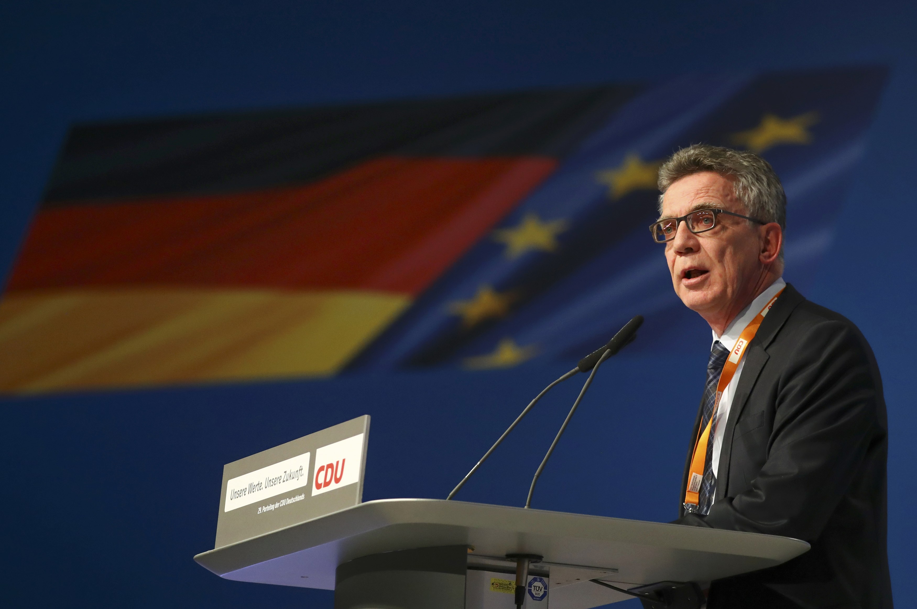 2016-12-06T163415Z_1772595246_LR1ECC61A0SLH_RTRMADP_3_GERMANY-MERKEL