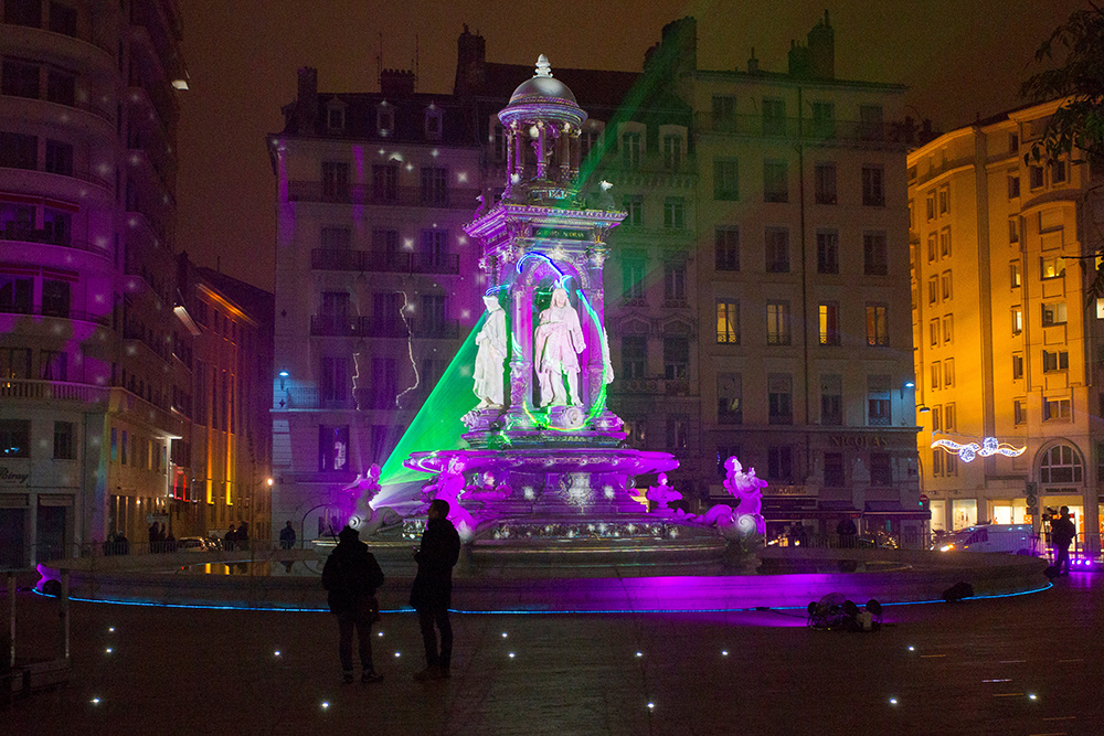 2016-12-08T083941Z_1388418114_RC11AA226750_RTRMADP_3_FESTIVAL-LIGHTS-LYON