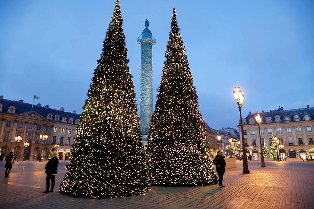2016-12-11T205017Z_520649012_RC1ABC339AA0_RTRMADP_3_CHRISTMAS-SEASON-PARIS