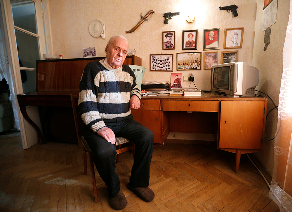 2016-12-15T130119Z_143501287_RC1BAAE4ECA0_RTRMADP_3_GEORGIA-STALIN