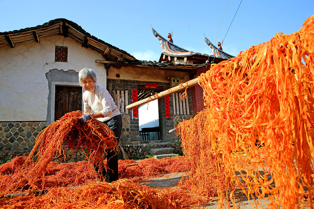 2016-12-16T030448Z_1691928095_RC1FC3E4A000_RTRMADP_3_CHINA-ODDLY