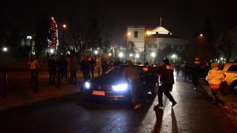 2016-12-17T060756Z_1556460474_RC1BCC7061F0_RTRMADP_3_POLAND-POLITICS-CRISIS