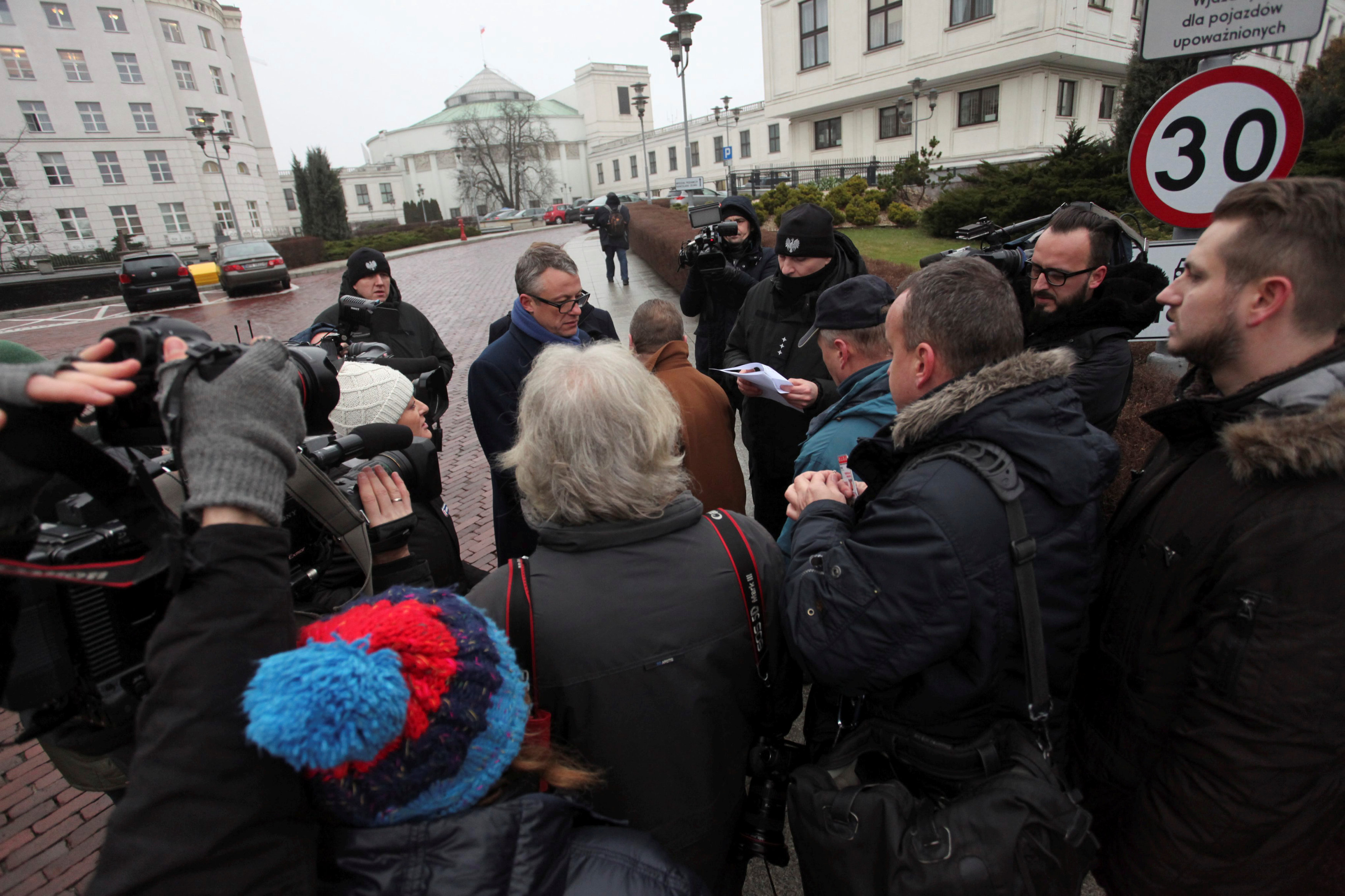 2016-12-19T125953Z_1390676973_RC171B4F0710_RTRMADP_3_POLAND-POLITICS