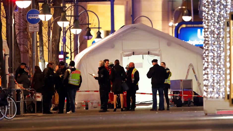 2016-12-19T200221Z_714090118_RC1E3B368510_RTRMADP_3_GERMANY-TRUCK