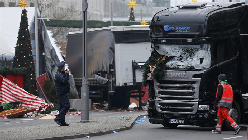 2016-12-20T090322Z_1319662676_LR1ECCK0P5AO7_RTRMADP_3_GERMANY-TRUCK