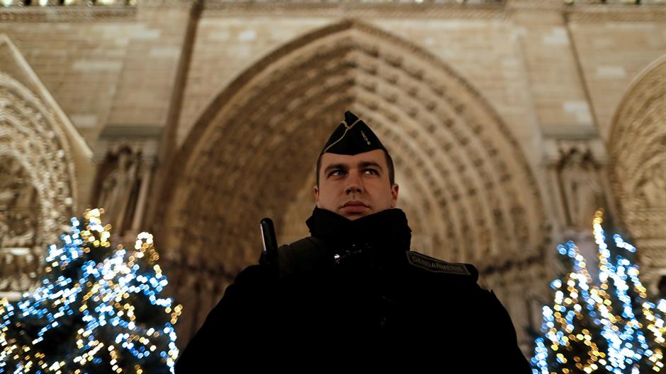 2016-12-24T185712Z_1559774717_RC1EEFA0C1E0_RTRMADP_3_FRANCE-EMERGENCY