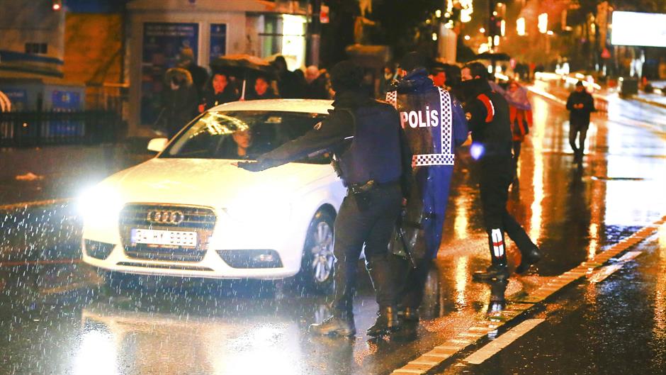 2017-01-01T001959Z_1404577910_LR1ED1100X0S1_RTRMADP_3_TURKEY-ATTACK