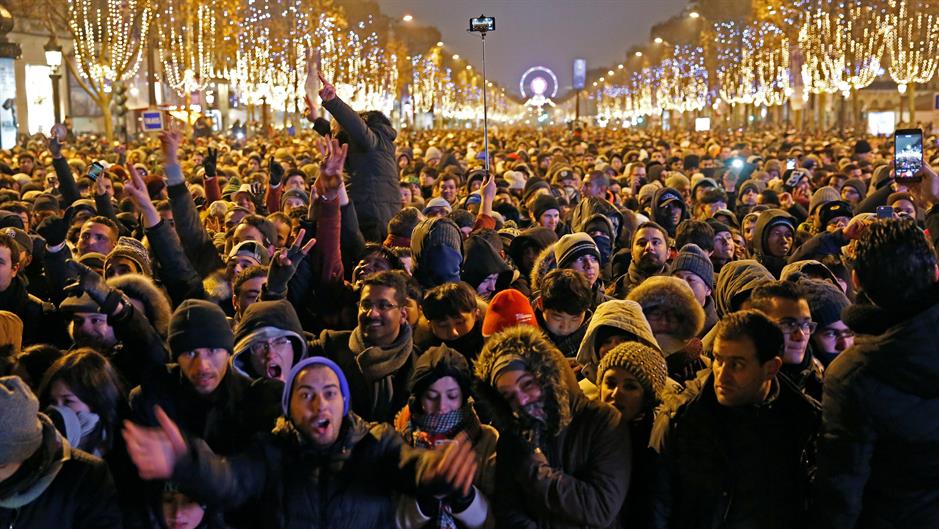 2017-01-01T023711Z_2137578219_RC14E951F770_RTRMADP_3_NEW-YEAR-FRANCE