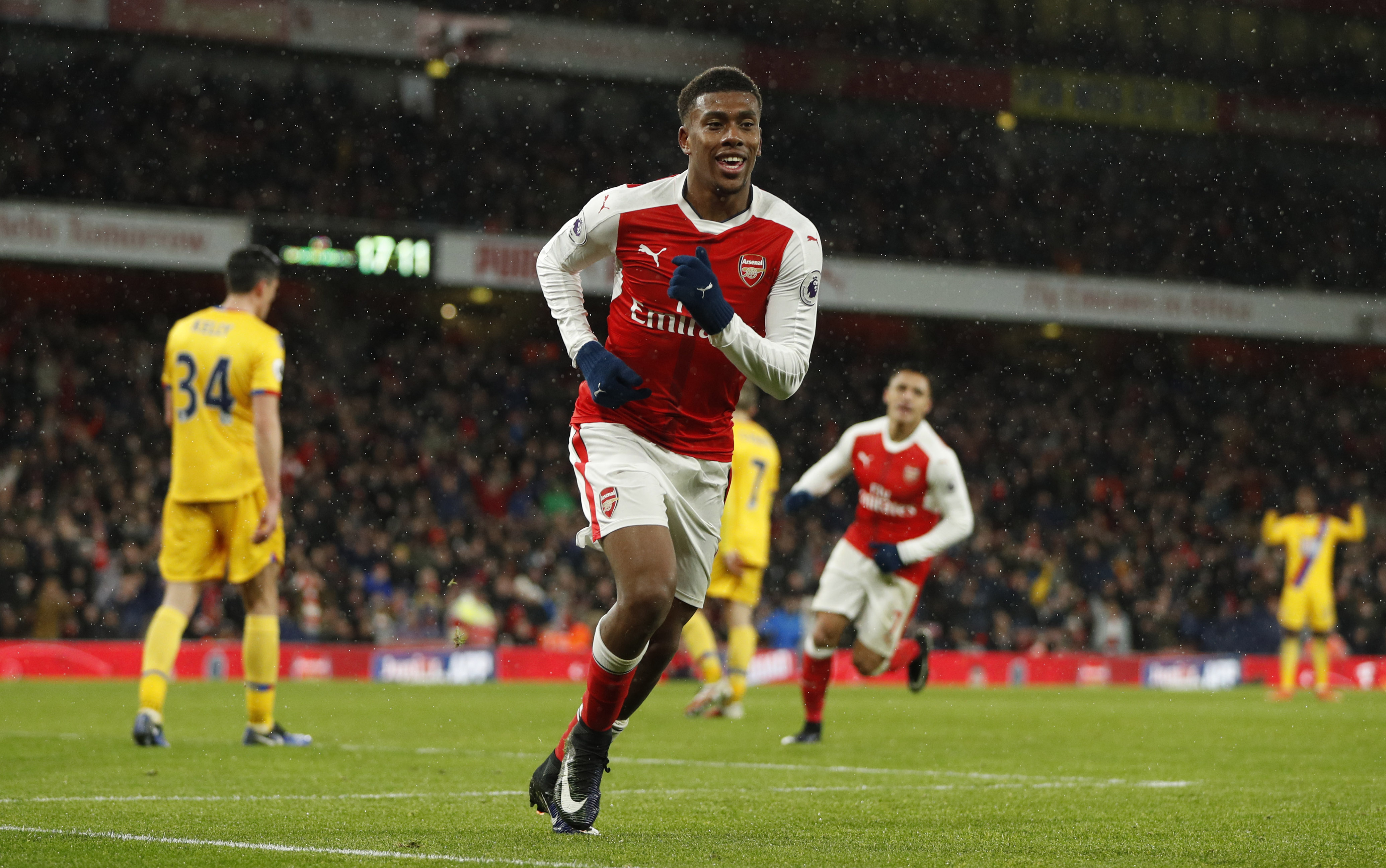 2017-01-01T171444Z_126292484_MT1ACI14715745_RTRMADP_3_SOCCER-ENGLAND-ARS-CRY