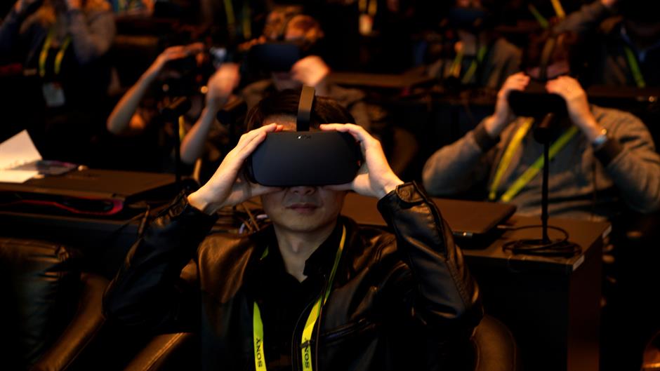 2017-01-05T015440Z_1420011841_RC1D71EDB520_RTRMADP_3_TECH-CES-INTEL