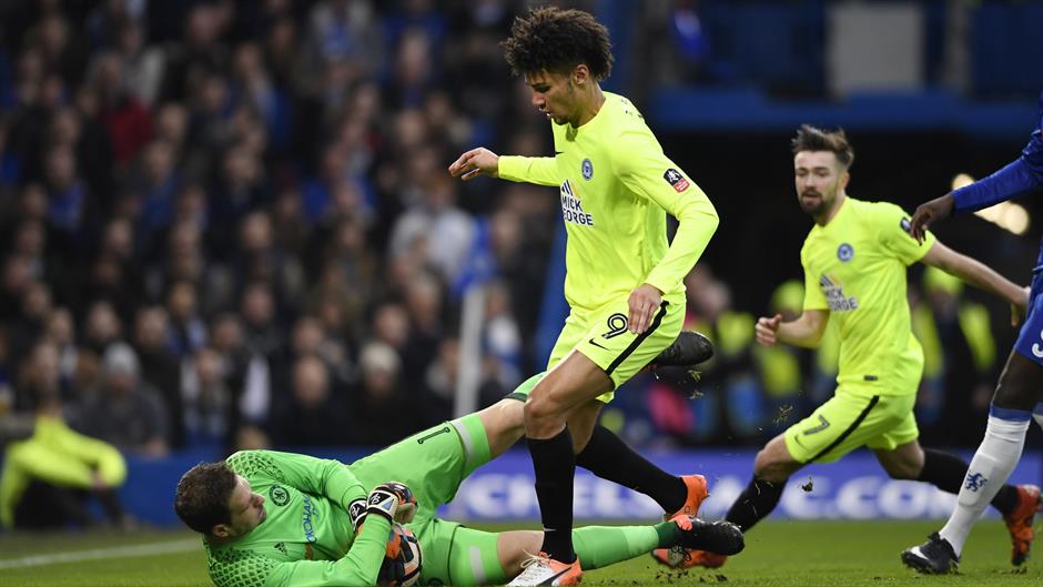 2017-01-08T151113Z_126889873_MT1ACI14722112_RTRMADP_3_SOCCER-ENGLAND-CHE-PTU