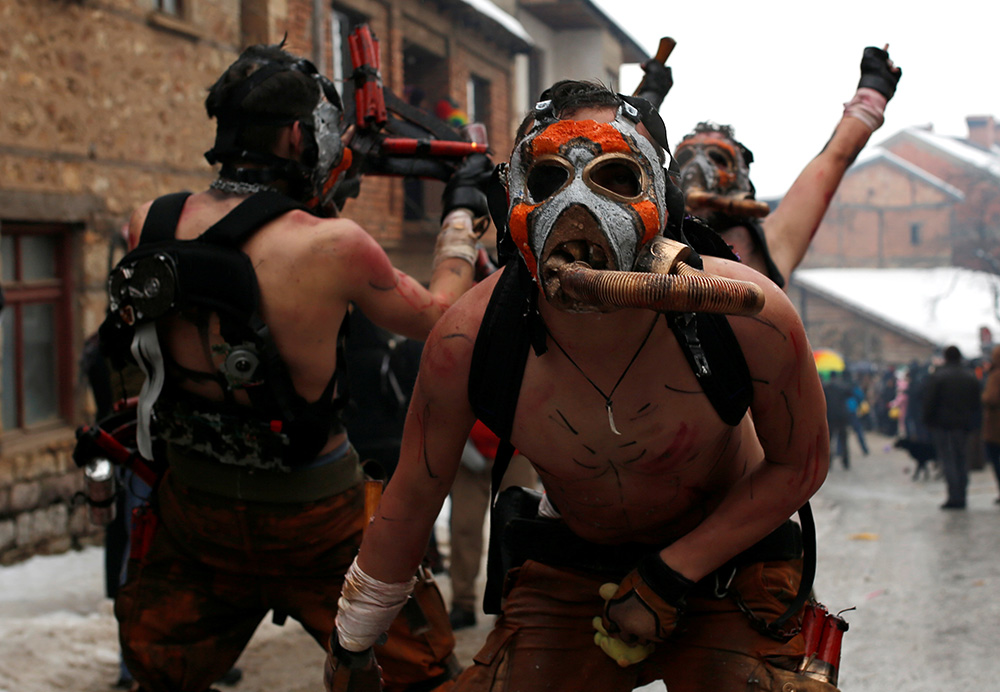 2017-01-13T175235Z_704103465_RC1FD865D890_RTRMADP_3_MACEDONIA-CARNIVAL