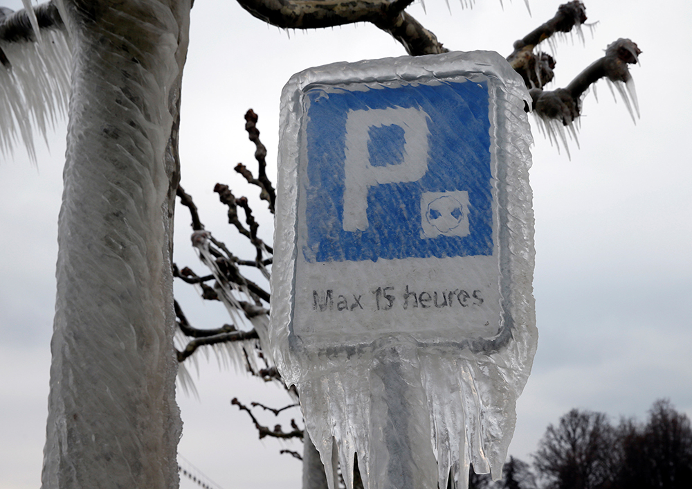 2017-01-18T134721Z_284934203_RC19595AD700_RTRMADP_3_SWISS-WEATHER