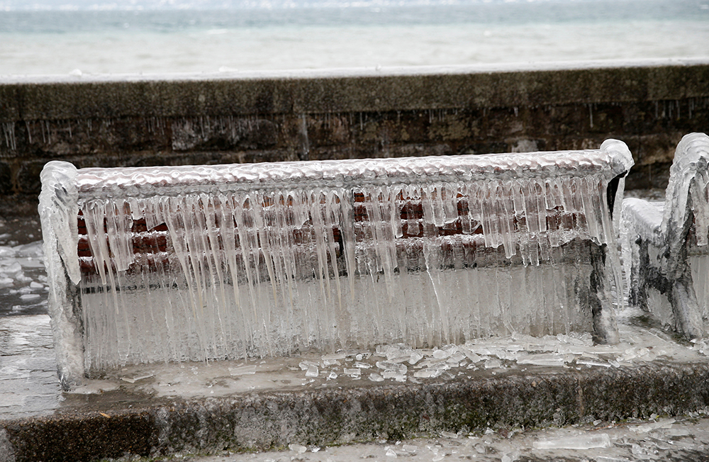 2017-01-18T135046Z_2059580617_RC12E7E538E0_RTRMADP_3_SWISS-WEATHER