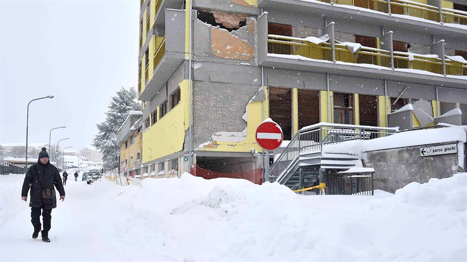 2017-01-18T150620Z_989943169_RC119E964430_RTRMADP_3_ITALY-QUAKE