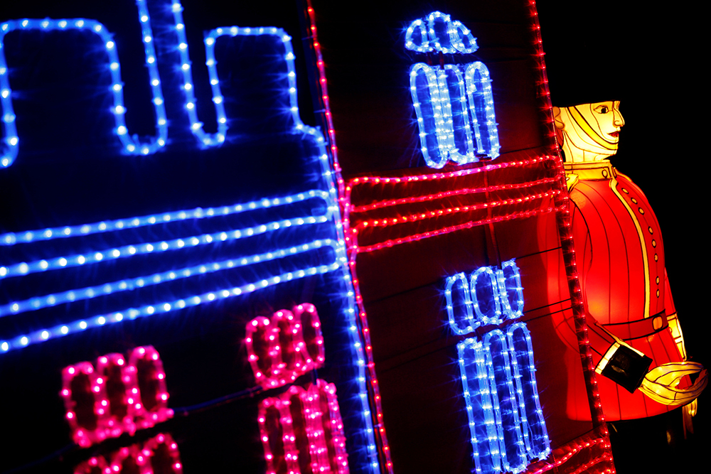 2017-01-18T224431Z_278569722_RC18E29DBE70_RTRMADP_3_LUNAR-NEWYEAR-BRITAIN