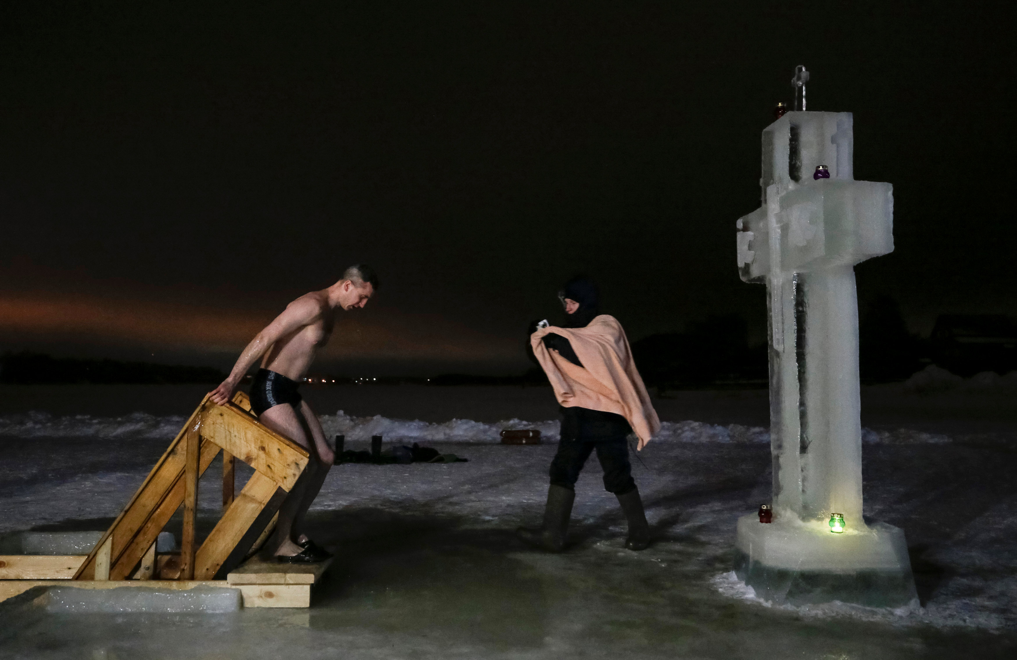 2017-01-19T023452Z_878904796_RC141B3D2670_RTRMADP_3_RELIGION-EPIPHANY-RUSSIA