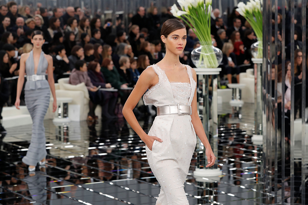 2017-01-24T105927Z_598551962_RC1CF42628D0_RTRMADP_3_FASHION-PARIS-CHANEL