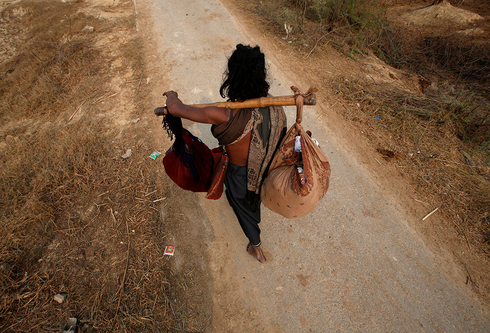 2017-01-25T130328Z_62747715_RC19D15A8CB0_RTRMADP_3_INDIA-SNAKECHARMERS