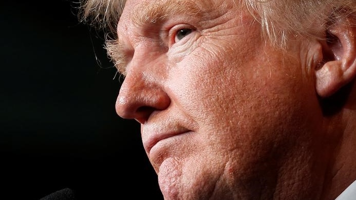 2017-01-25T144107Z_1_MTZGRQED1PCBGM5T_RTRFIPP_0_USA-ELECTION-TRUMP