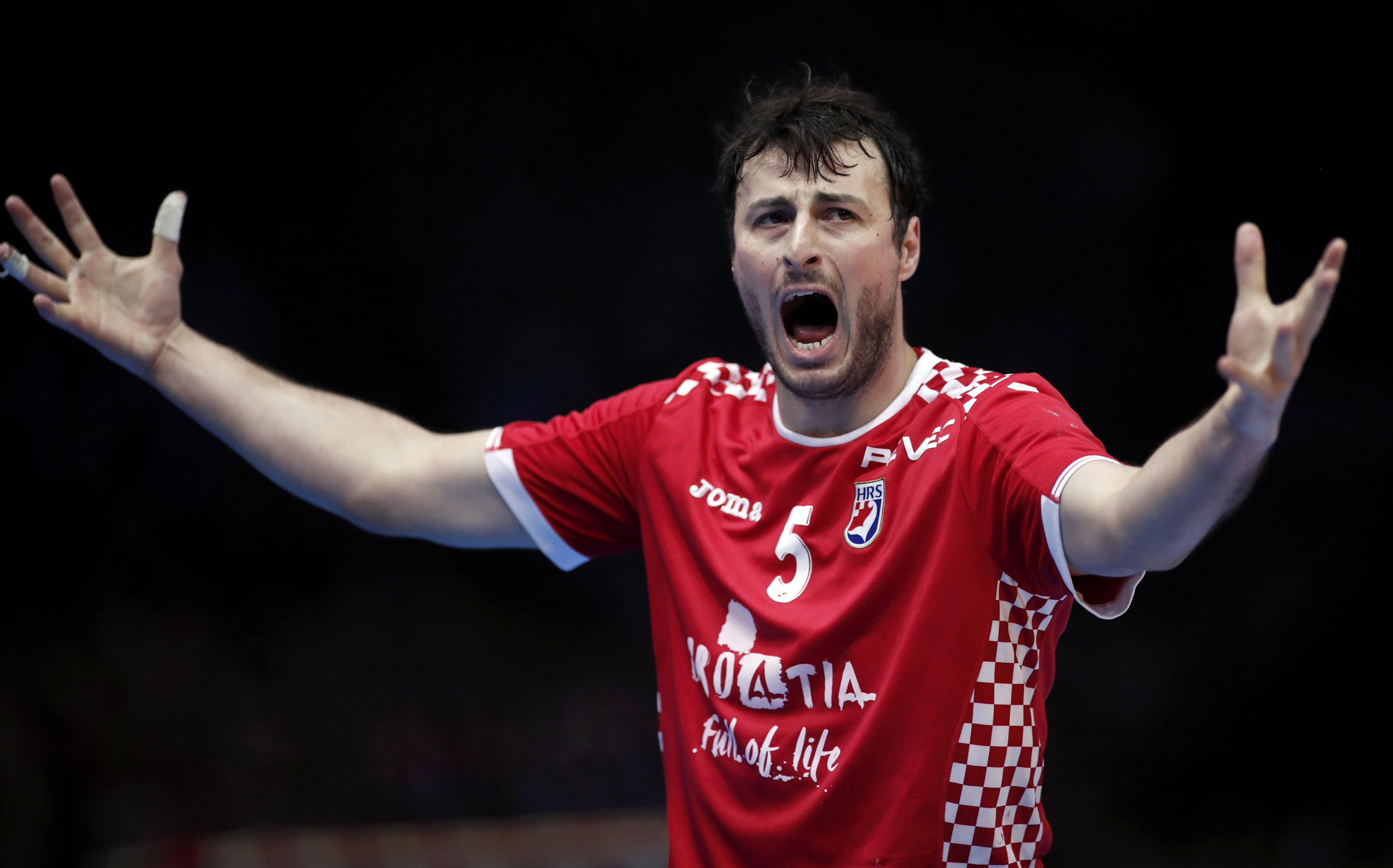 2017-01-28T204928Z_809863448_LR1ED1S1LU2MG_RTRMADP_3_HANDBALL-WORLD