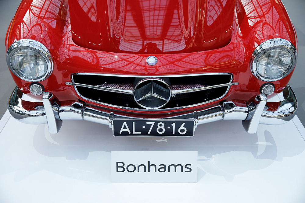 2017-02-08T112613Z_1436016307_RC126E31A5E0_RTRMADP_3_FRANCE-RETROMOBILE