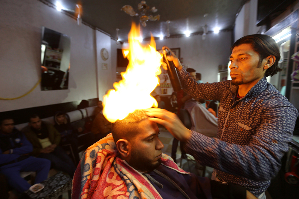 2017-02-09T110205Z_1977493173_RC13F6677160_RTRMADP_3_PALESTINIANS-GAZA-HAIRDRESSER