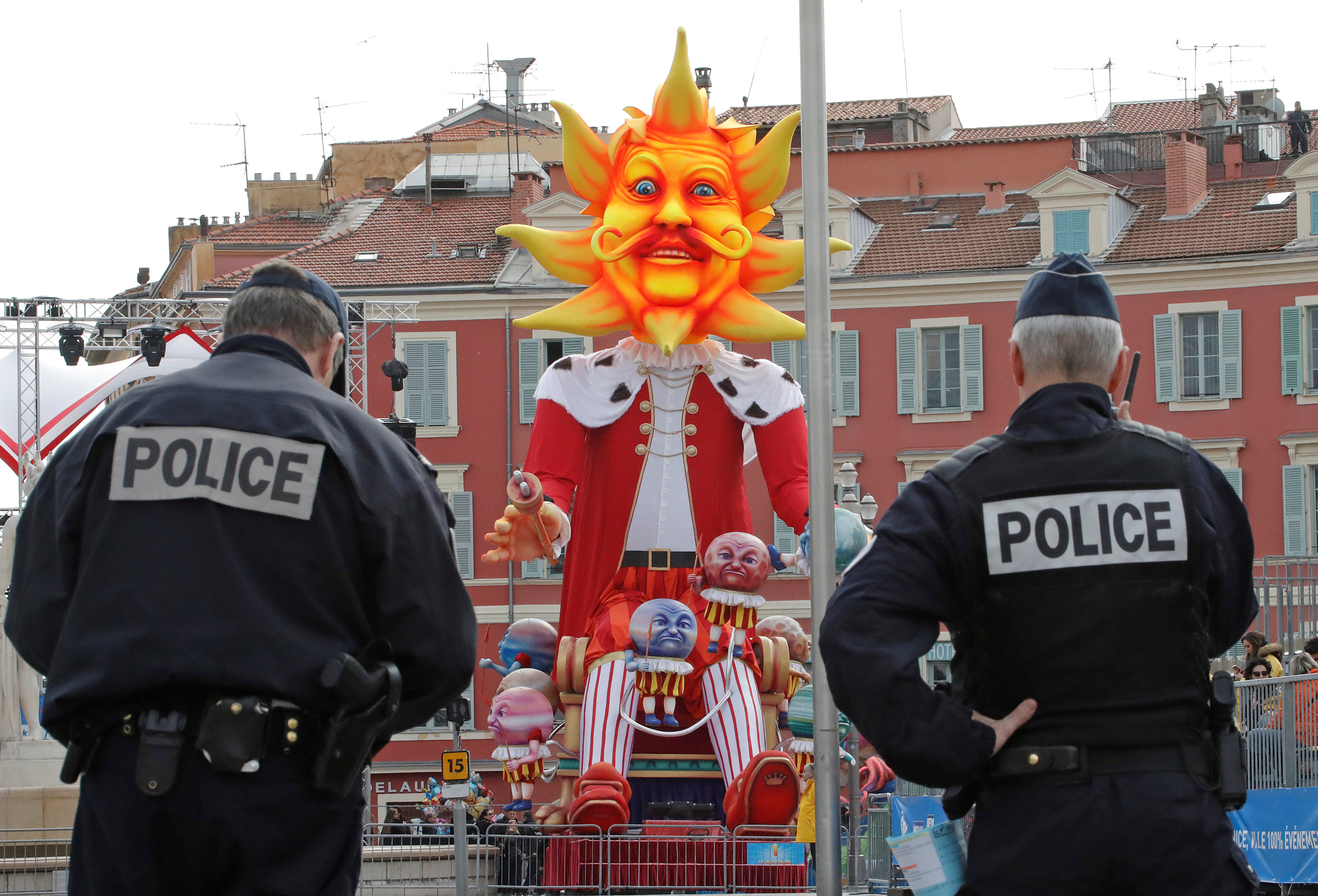 2017-02-11T164712Z_1115441340_RC17448CC720_RTRMADP_3_FRANCE-NICE-CARNIVAL