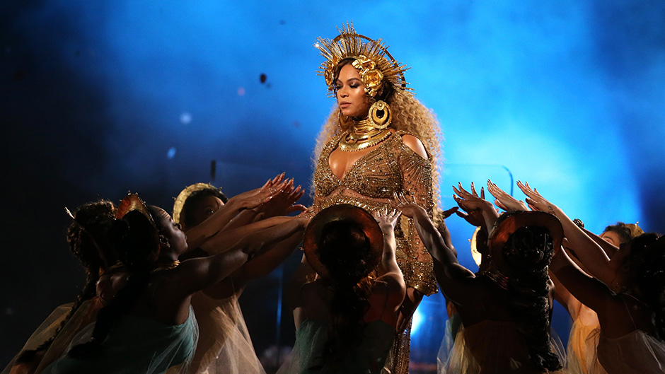 2017-02-13T020745Z_2058574297_HP1ED2D05WWOI_RTRMADP_3_AWARDS-GRAMMYS